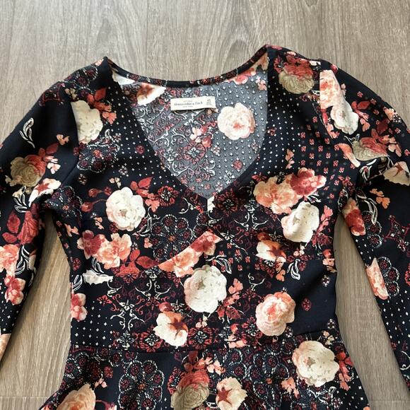 Abercrombie & Fitch long sleeve v-neck flare dress size XSmall, new without tags - Picture 3 of 12